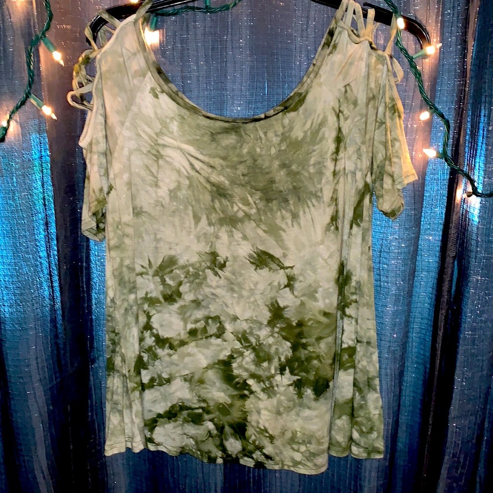 Eye candy tee w open sleeve